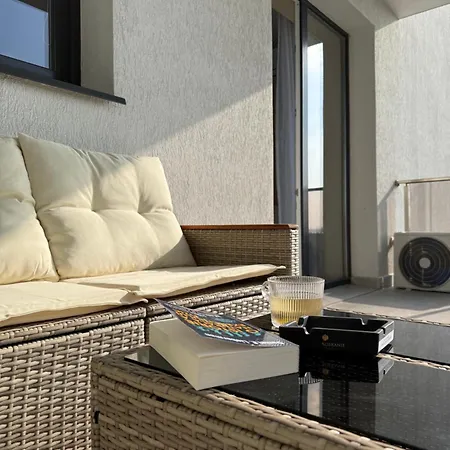 The Green Pine Studio Hils Brauner - Free Parking - Close To Subway * Bukarest
