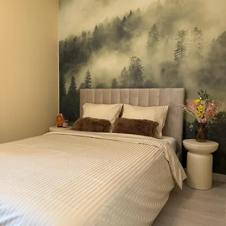 The Green Pine Studio Hils Brauner - Free Parking - Close To Subway Lägenhet *