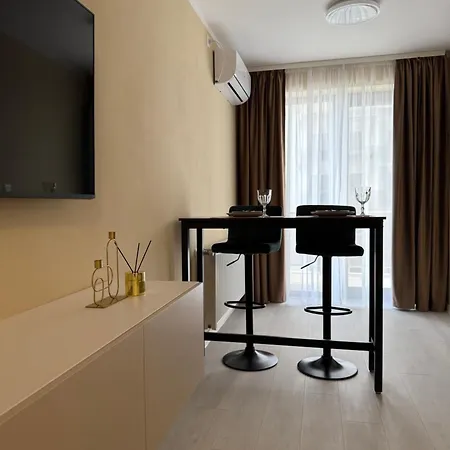 The Green Pine Studio Hils Brauner - Free Parking - Close To Subway * Bukarest