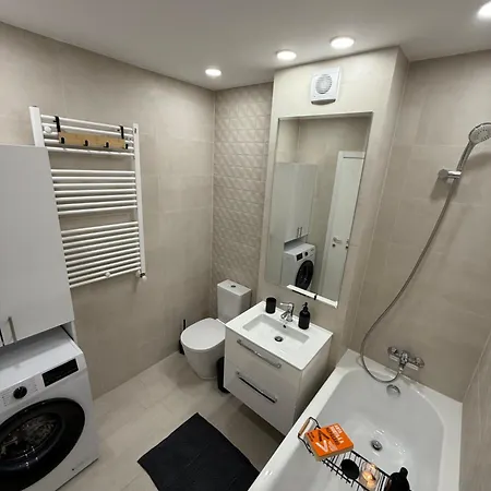 The Green Pine Studio Hils Brauner - Free Parking - Close To Subway Lägenhet *