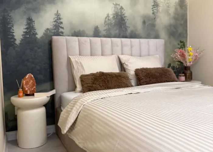 The Pine - Hils Brauner 布加勒斯特