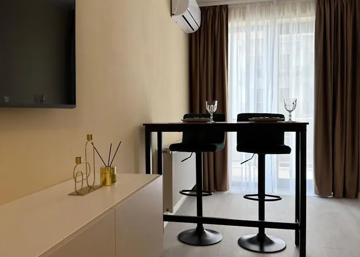 The Pine - Hils Brauner * 布加勒斯特